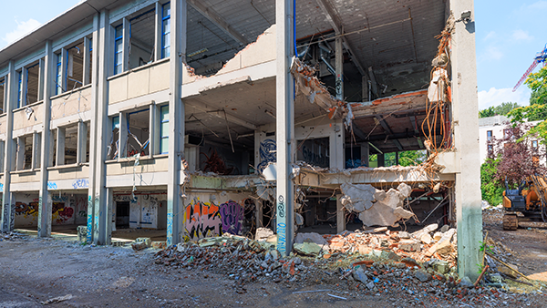 Vue n°2 de la parcelle : en cours de démolition<br>18 quai du Président Carnot