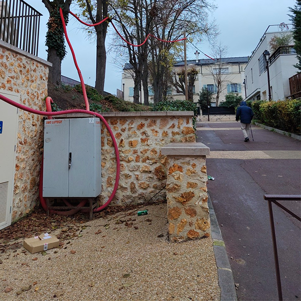 Tuyau rouge rue des Avelines