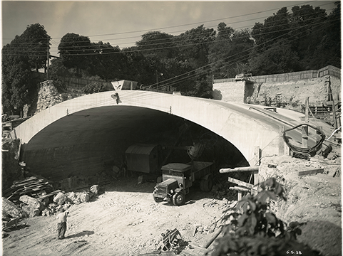 Construction du tunnel de Saint-Cloud (source: <a href='https://www.dir.ile-de-france.developpement-durable.gouv.fr/kit-de-communication-a1951.html'>DiRIF</a>)