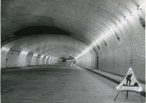 Construction du tunnel de Saint-Cloud (source: <a href='https://www.dir.ile-de-france.developpement-durable.gouv.fr/kit-de-communication-a1951.html'>DiRIF</a>)